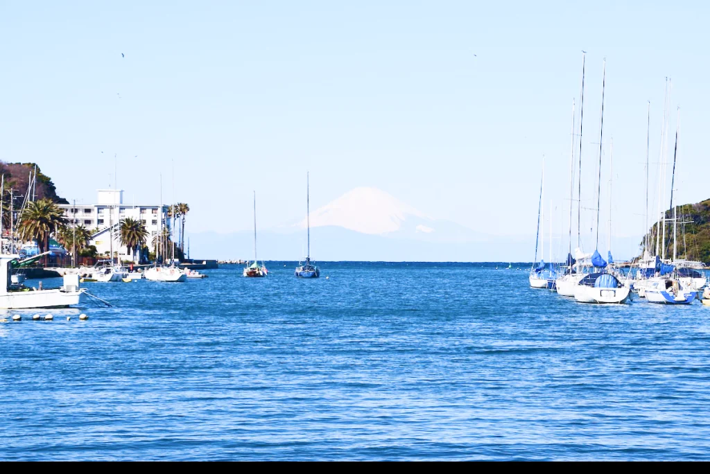 富士山を望む三浦・油壺のヨットハーバー